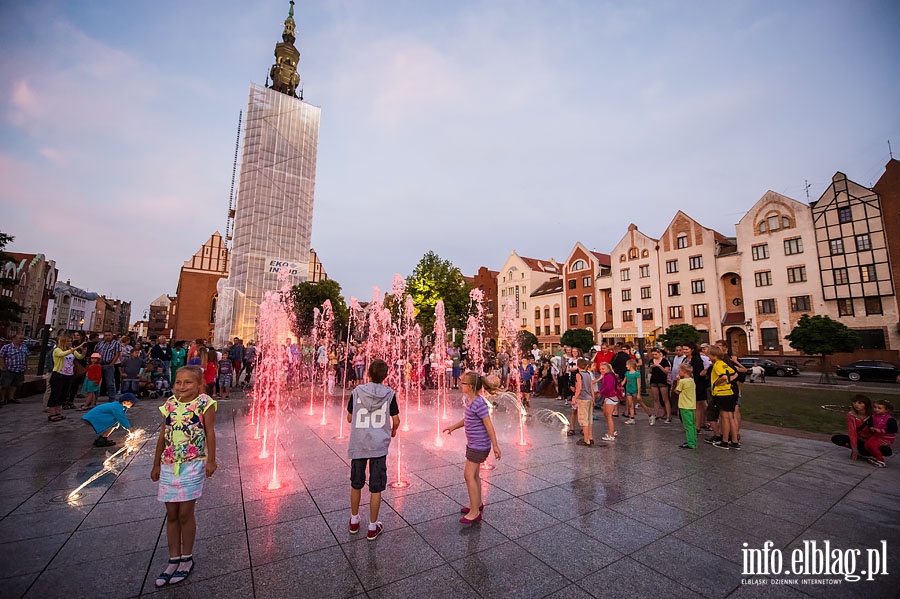 Iluminacja fontanny przy Katedrze w. Mikoaja, fot. 3