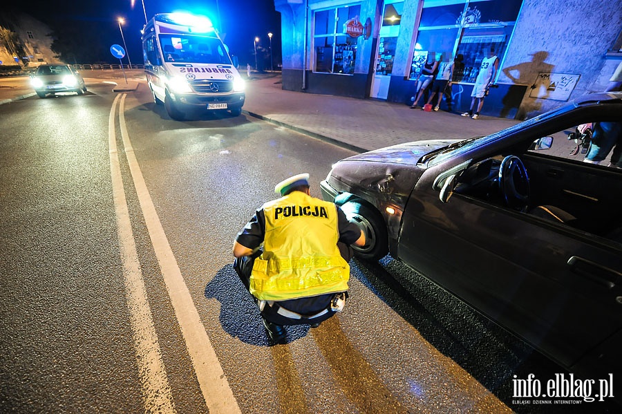 Potrcenie na ul. Traugutta. 64-latek trafi do szpitala z powanymi obraeniami, fot. 8