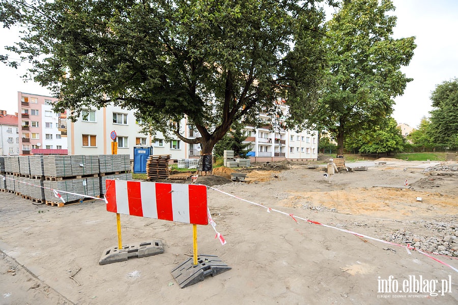 W ramach budżetu obywatelskiego powstaje kolejny parking na ul. Odzieżowej, fot. 1