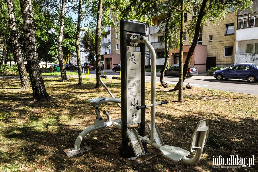 Plac zabaw w Parku Modrzewie i midzypokoleniowe podwrko przy Al. Odrodzenia, fot. 31