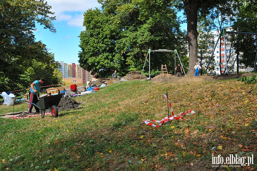 Plac zabaw w Parku Modrzewie i midzypokoleniowe podwrko przy Al. Odrodzenia, fot. 46