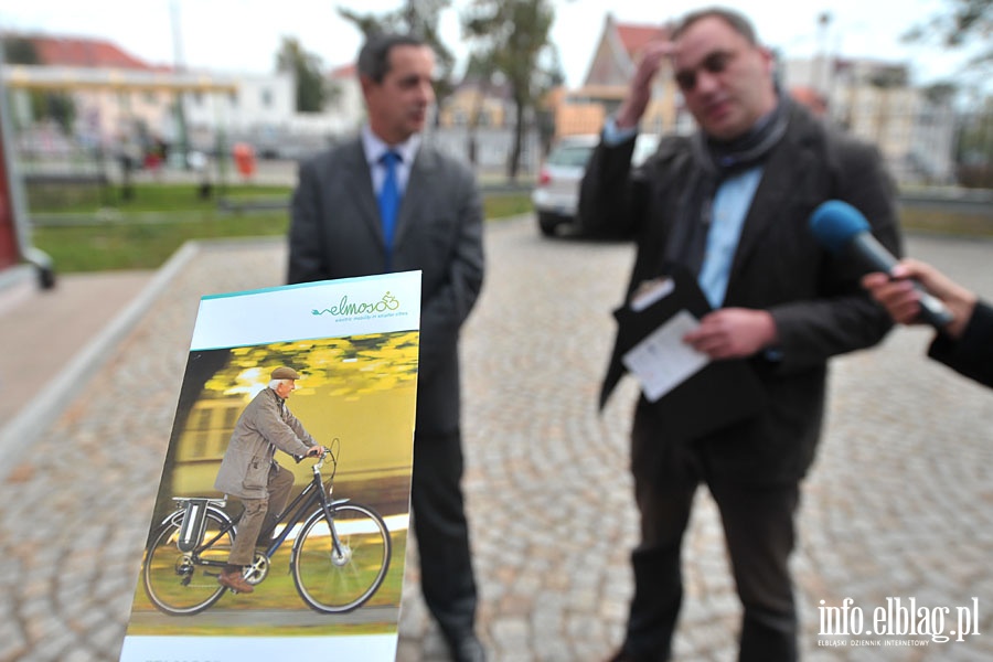 Przekazanie elektrycznego roweru do Biura Regionalnego Urzędu Marszałkowskiego w Elblągu, fot. 3