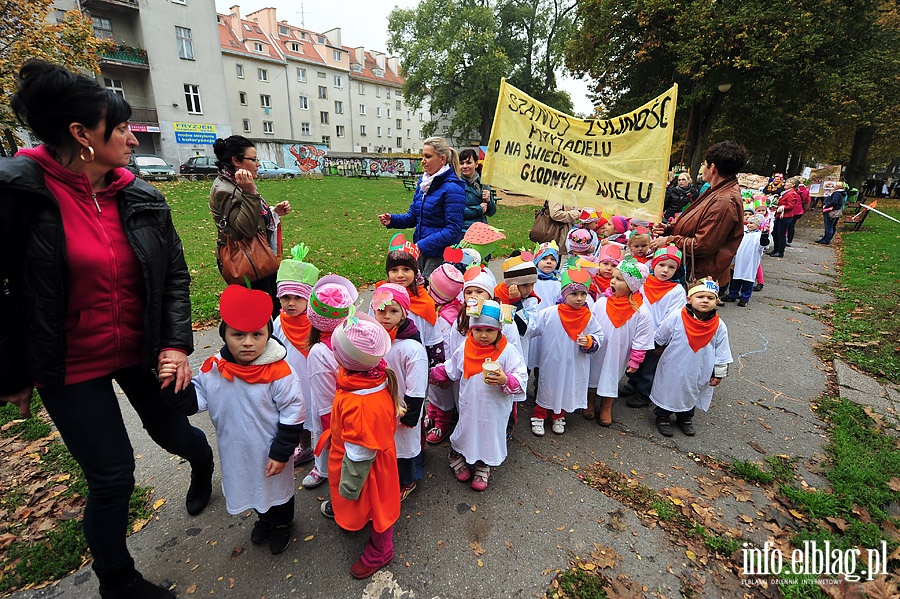 Manifestacja szkolna przeciw marnowaniu produktw spoywczych, fot. 3