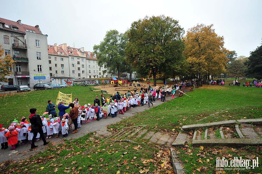 Manifestacja szkolna przeciw marnowaniu produktw spoywczych, fot. 4