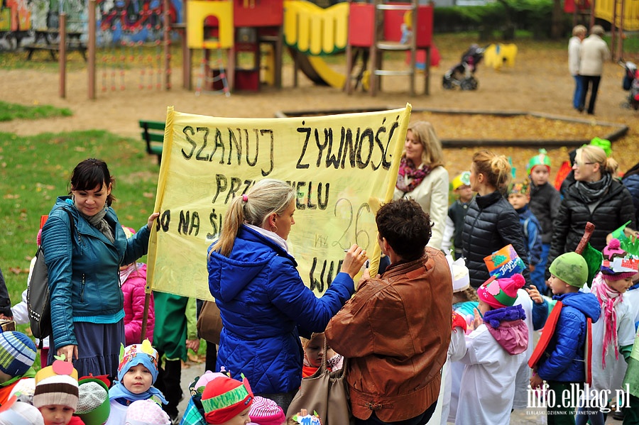 Manifestacja szkolna przeciw marnowaniu produktw spoywczych, fot. 9