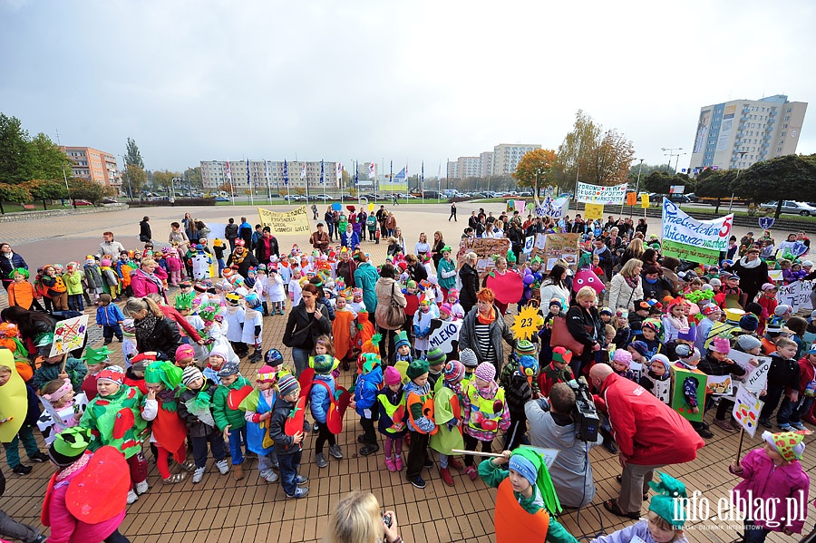 Manifestacja szkolna przeciw marnowaniu produktw spoywczych, fot. 57