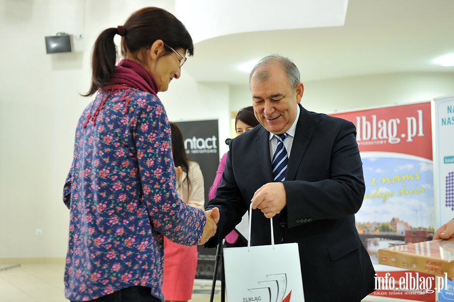 Nagrody, gratulacje - podsumowanie pitnastu wycieczek PTTK Elblg., fot. 16