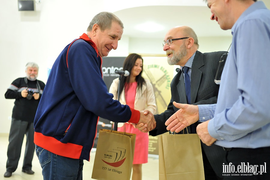 Nagrody, gratulacje - podsumowanie pitnastu wycieczek PTTK Elblg., fot. 43