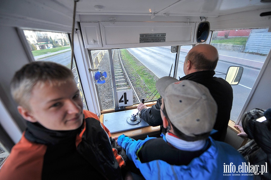 W zabytkowej "ence" poznawali bogat histori elblskich tramwajw, fot. 2