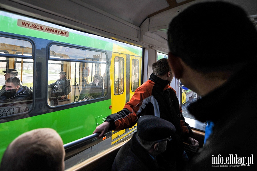 W zabytkowej "ence" poznawali bogat histori elblskich tramwajw, fot. 6