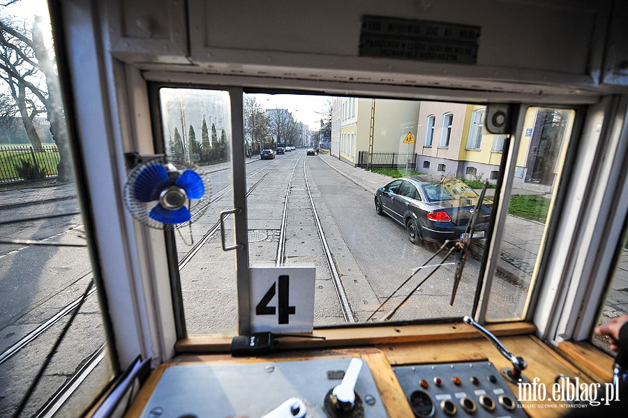 W zabytkowej "ence" poznawali bogat histori elblskich tramwajw, fot. 7