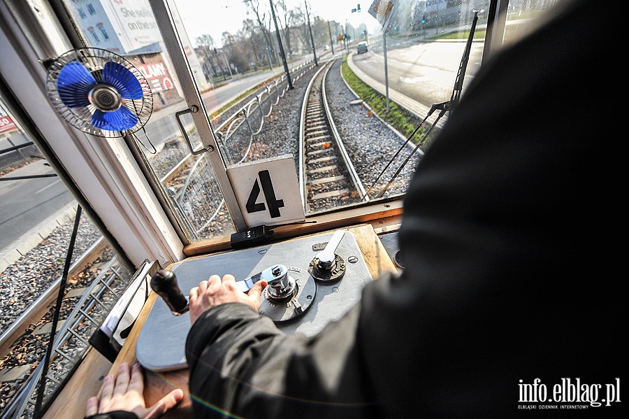 W zabytkowej "ence" poznawali bogat histori elblskich tramwajw, fot. 10