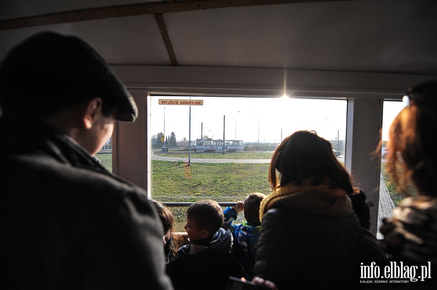 W zabytkowej "ence" poznawali bogat histori elblskich tramwajw, fot. 23