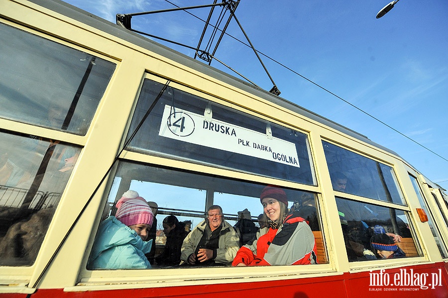 W zabytkowej "ence" poznawali bogat histori elblskich tramwajw, fot. 38