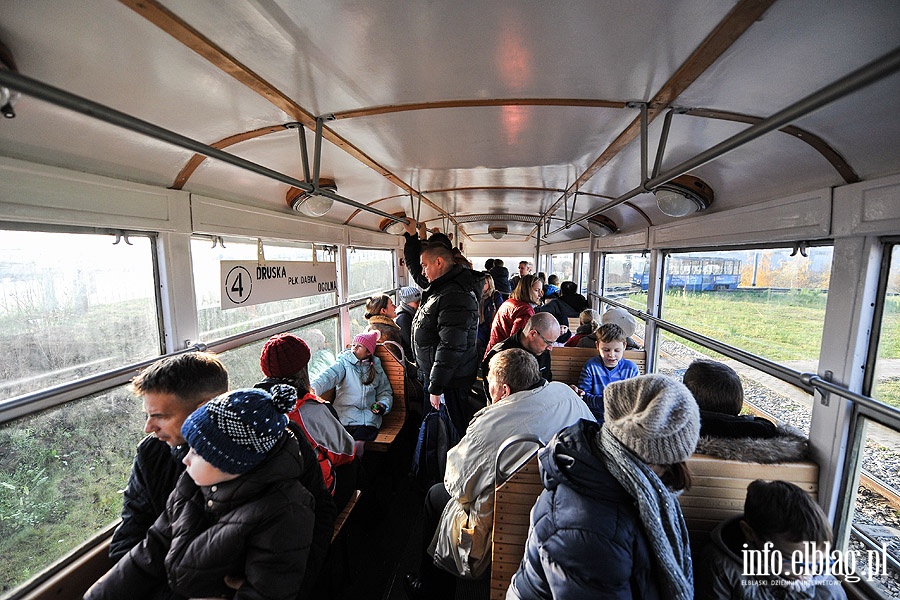 W zabytkowej "ence" poznawali bogat histori elblskich tramwajw, fot. 42