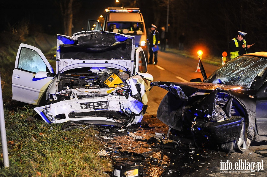 Czoowe zderzenie samochodw osobowych Opel Vectra i VW Golf, fot. 5