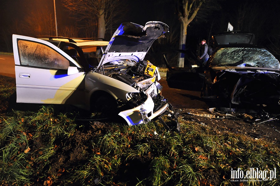 Czoowe zderzenie samochodw osobowych Opel Vectra i VW Golf, fot. 8