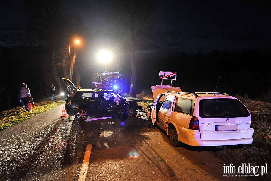 Czoowe zderzenie samochodw osobowych Opel Vectra i VW Golf, fot. 10