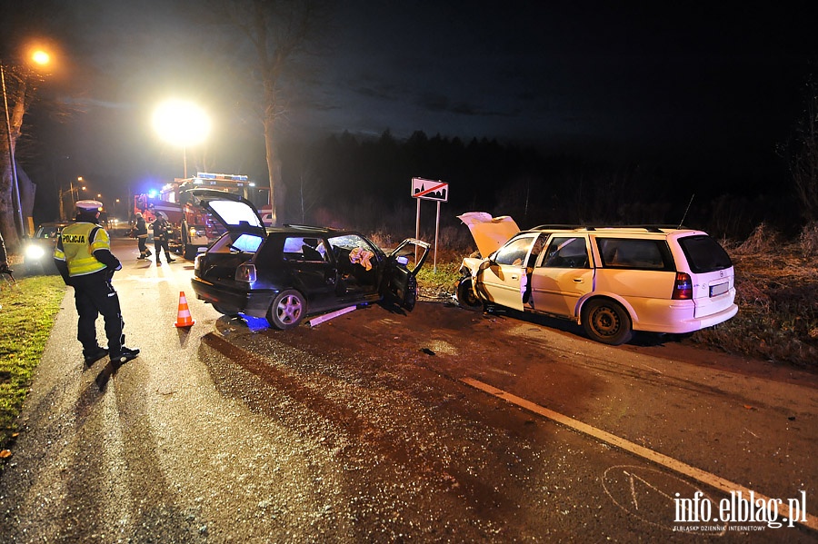 Czoowe zderzenie samochodw osobowych Opel Vectra i VW Golf, fot. 11