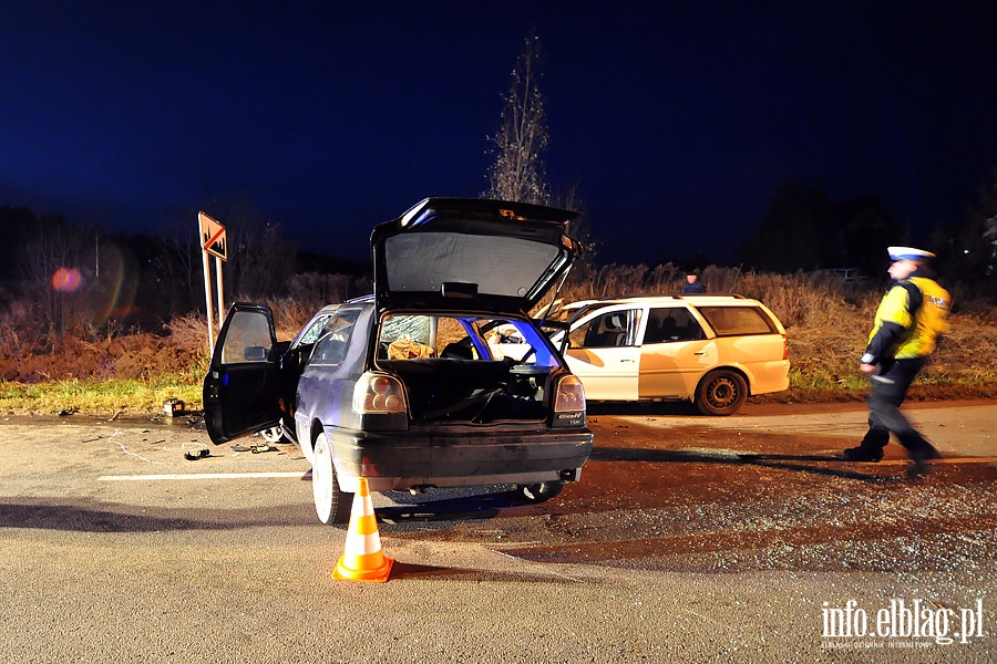 Czoowe zderzenie samochodw osobowych Opel Vectra i VW Golf, fot. 12