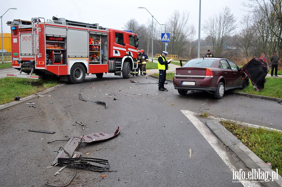 Zderzenie czoowe samochodu Opel z ciarwk MAN na Modrzewinie, fot. 2