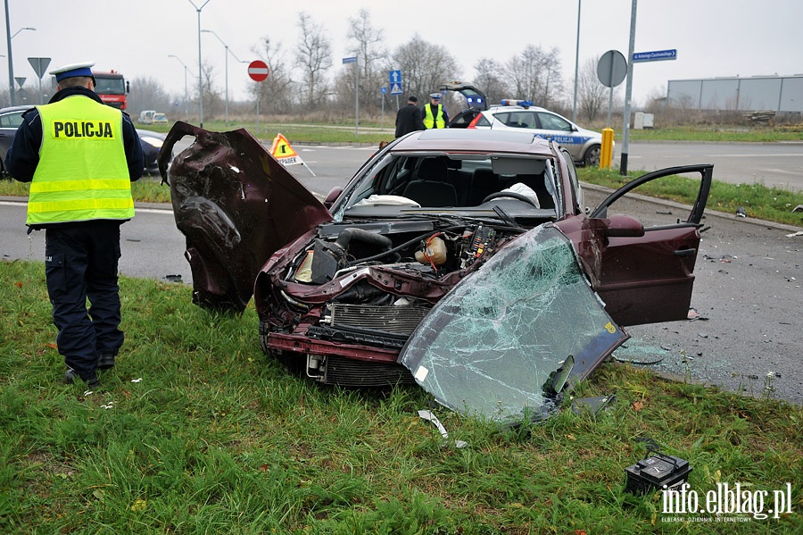 Zderzenie czoowe samochodu Opel z ciarwk MAN na Modrzewinie, fot. 6
