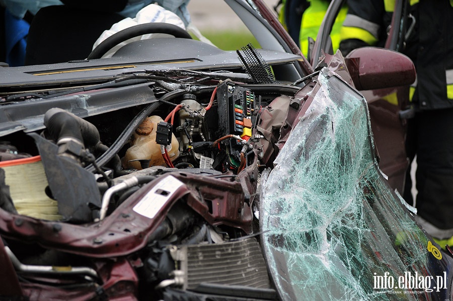 Zderzenie czoowe samochodu Opel z ciarwk MAN na Modrzewinie, fot. 11