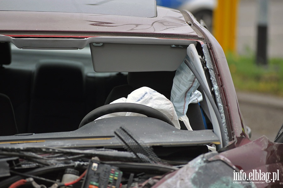 Zderzenie czoowe samochodu Opel z ciarwk MAN na Modrzewinie, fot. 12