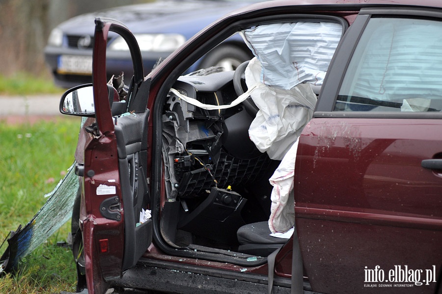 Zderzenie czoowe samochodu Opel z ciarwk MAN na Modrzewinie, fot. 15