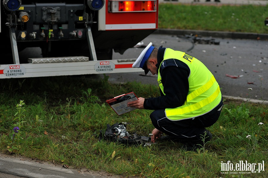 Zderzenie czoowe samochodu Opel z ciarwk MAN na Modrzewinie, fot. 19