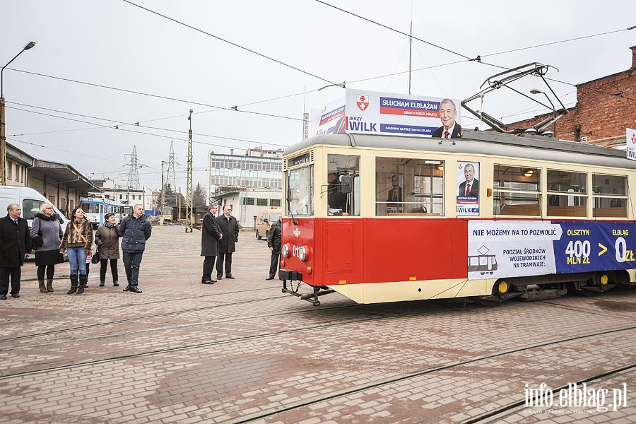 Konferencja prasowa prezydenta Jerzego Wilka w zabytkowym tramwaju typu N5, fot. 1