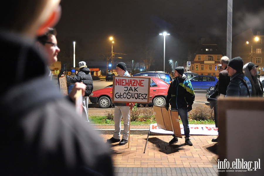 Elblążnie wyszli na ulicę protestując przeciwko fałszerstwom wyborczym, fot. 17