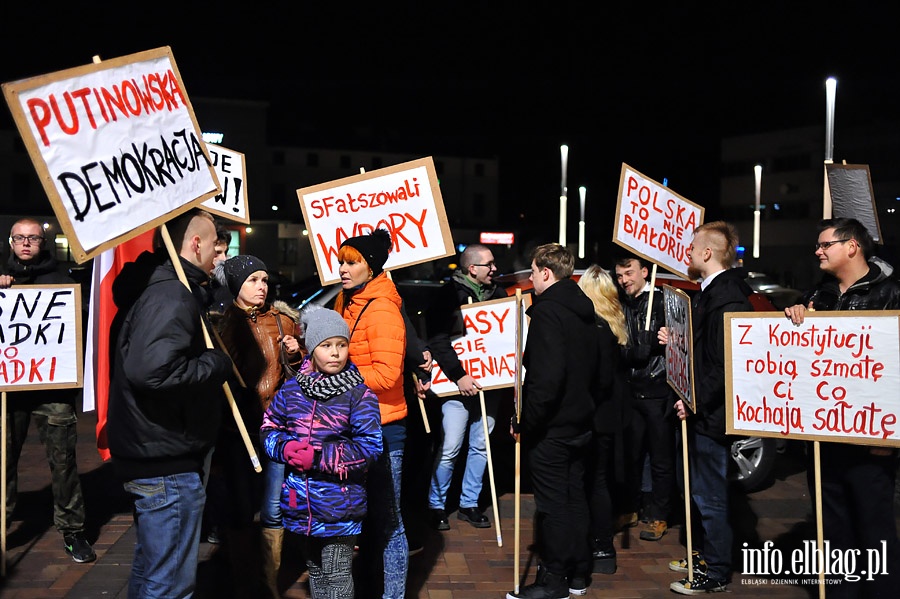 Elblążnie wyszli na ulicę protestując przeciwko fałszerstwom wyborczym, fot. 26