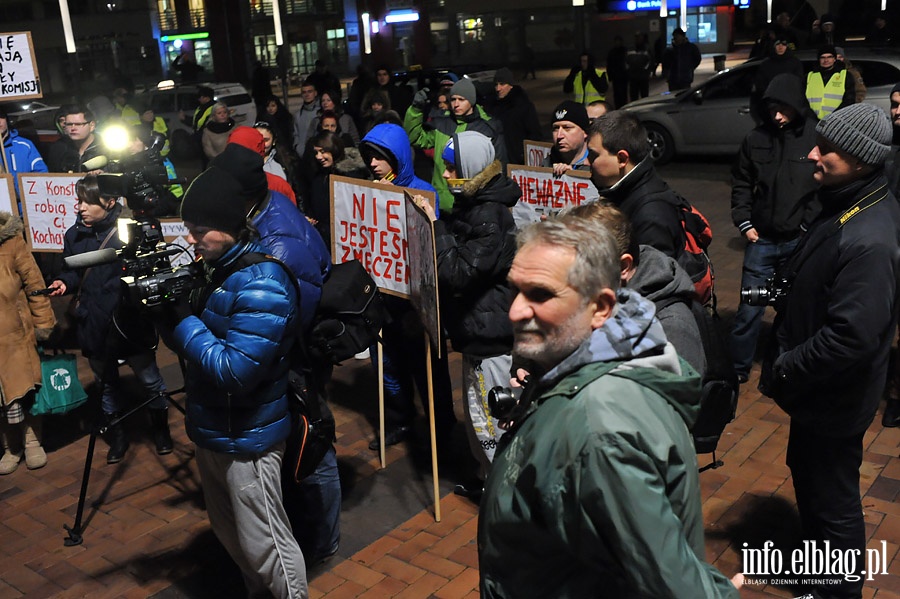 Elblnie wyszli na ulic protestujc przeciwko faszerstwom wyborczym, fot. 36