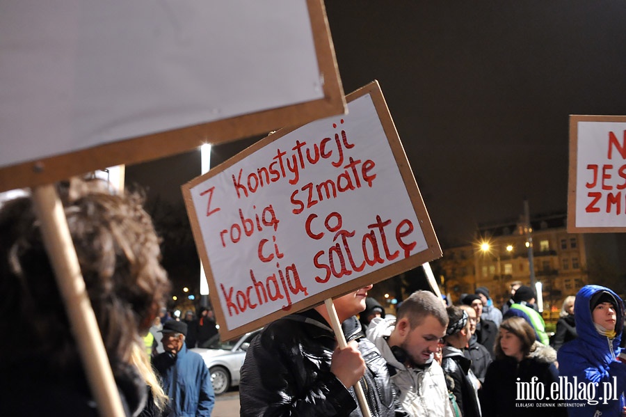 Elblnie wyszli na ulic protestujc przeciwko faszerstwom wyborczym, fot. 41