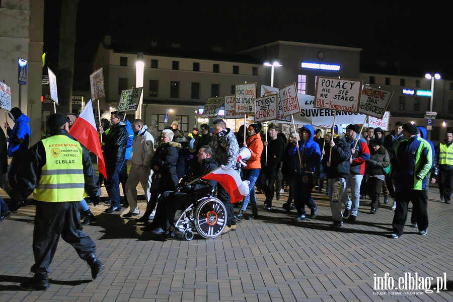 Elblążnie wyszli na ulicę protestując przeciwko fałszerstwom wyborczym, fot. 45