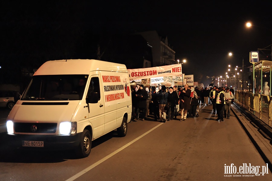 Elblnie wyszli na ulic protestujc przeciwko faszerstwom wyborczym, fot. 47