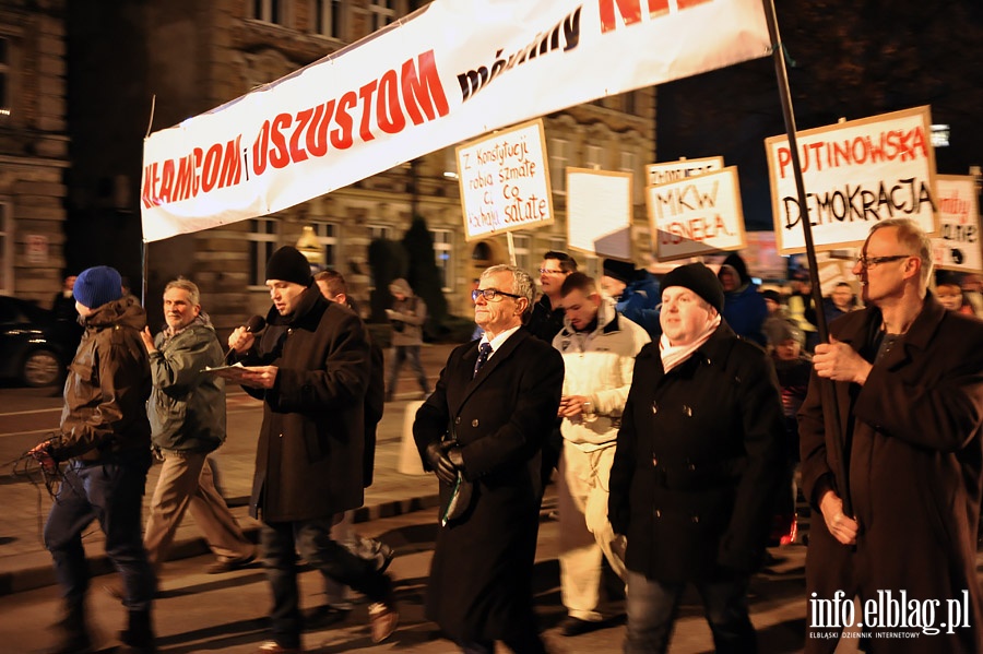 Elblnie wyszli na ulic protestujc przeciwko faszerstwom wyborczym, fot. 49