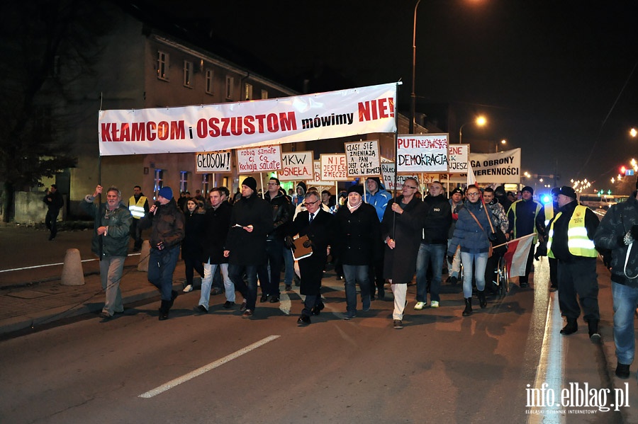 Elblnie wyszli na ulic protestujc przeciwko faszerstwom wyborczym, fot. 52