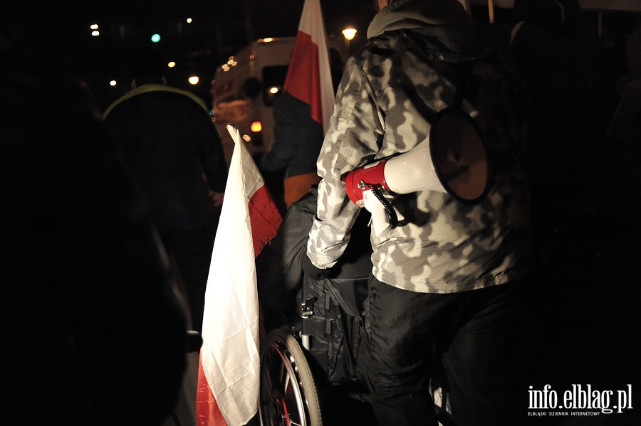 Elblążnie wyszli na ulicę protestując przeciwko fałszerstwom wyborczym, fot. 53