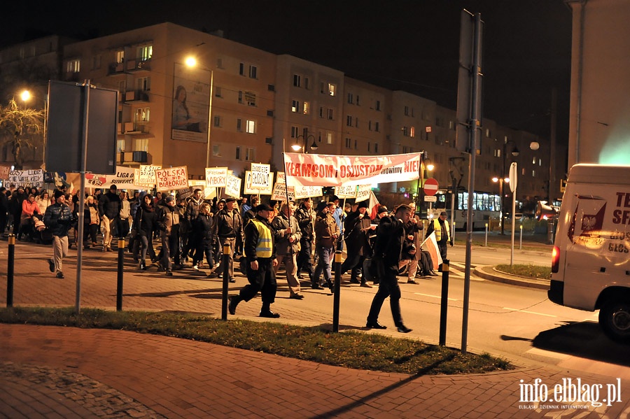 Elblnie wyszli na ulic protestujc przeciwko faszerstwom wyborczym, fot. 58