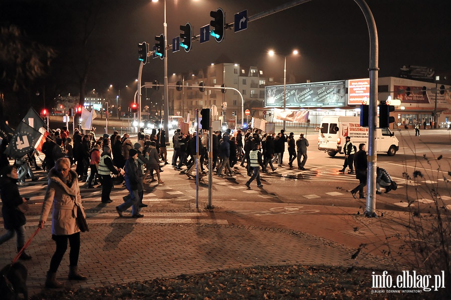 Elblążnie wyszli na ulicę protestując przeciwko fałszerstwom wyborczym, fot. 59