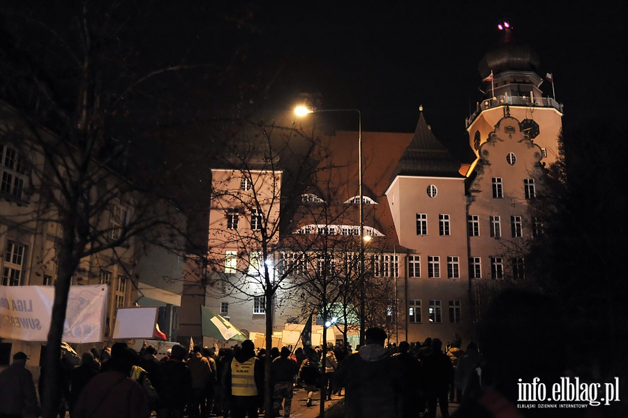 Elblnie wyszli na ulic protestujc przeciwko faszerstwom wyborczym, fot. 64