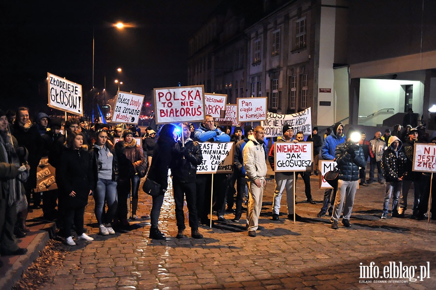 Elblnie wyszli na ulic protestujc przeciwko faszerstwom wyborczym, fot. 66