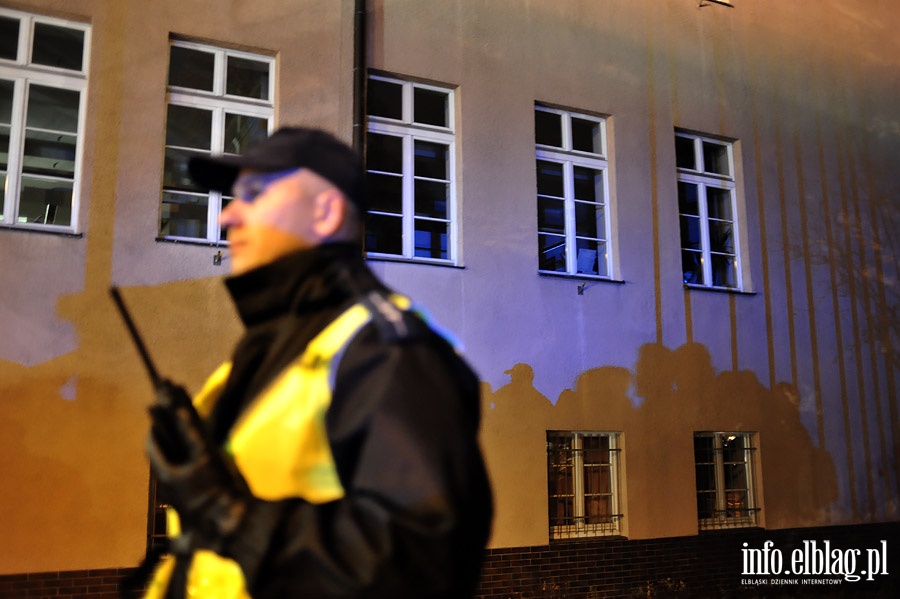 Elblążnie wyszli na ulicę protestując przeciwko fałszerstwom wyborczym, fot. 75