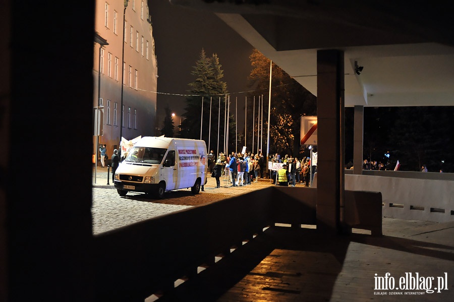 Elblnie wyszli na ulic protestujc przeciwko faszerstwom wyborczym, fot. 78