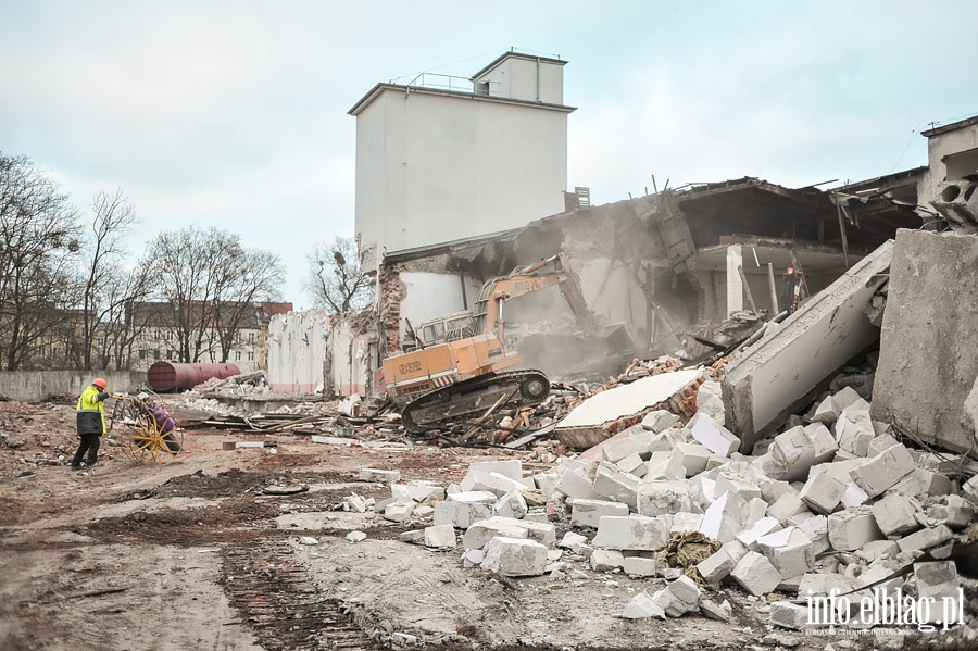 Rozbirka budynkw dawnej mleczarni przy ul. Bema , fot. 18