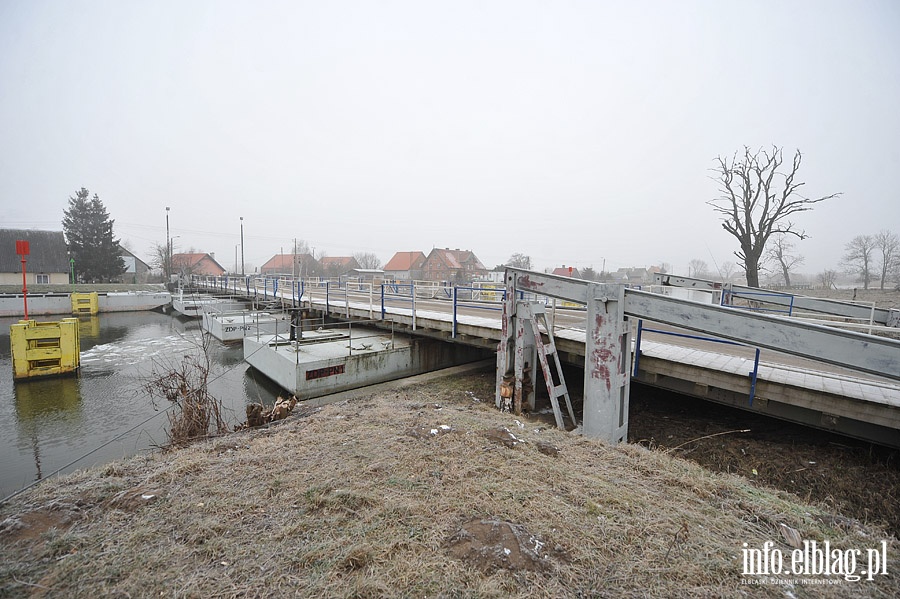 Obrotowy most pontonowy w Nowakowie, fot. 1