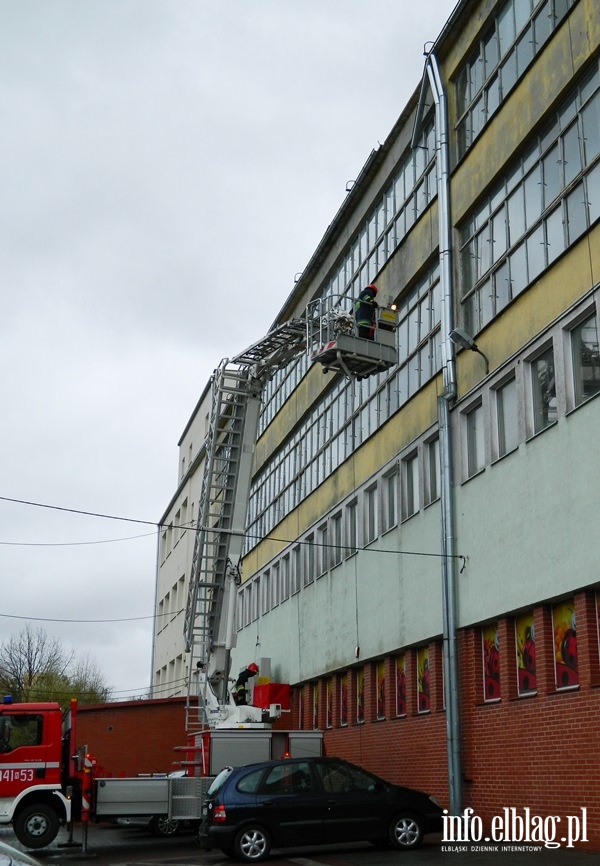 Stra usuwa uszkodzon rynn, fot. 17
