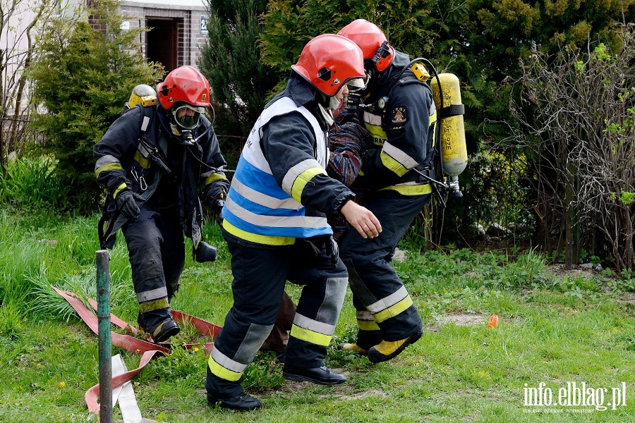 Grunwaldzka: poar w mieszkaniu. Jedna osoba w szpitalu, fot. 4